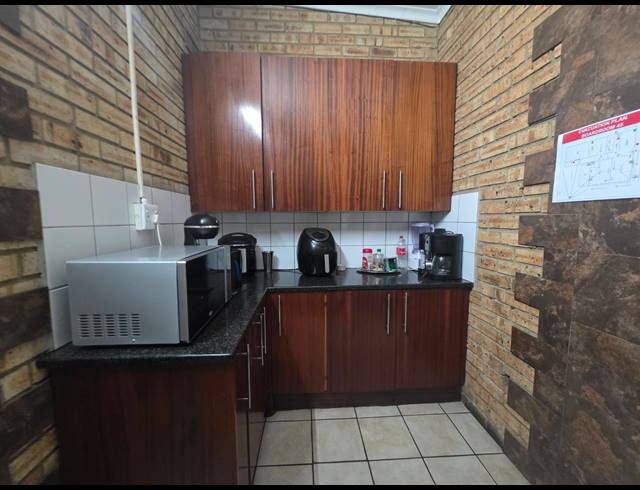 1,502M² RESTAURANT FOR SALE IN VAALPARK
